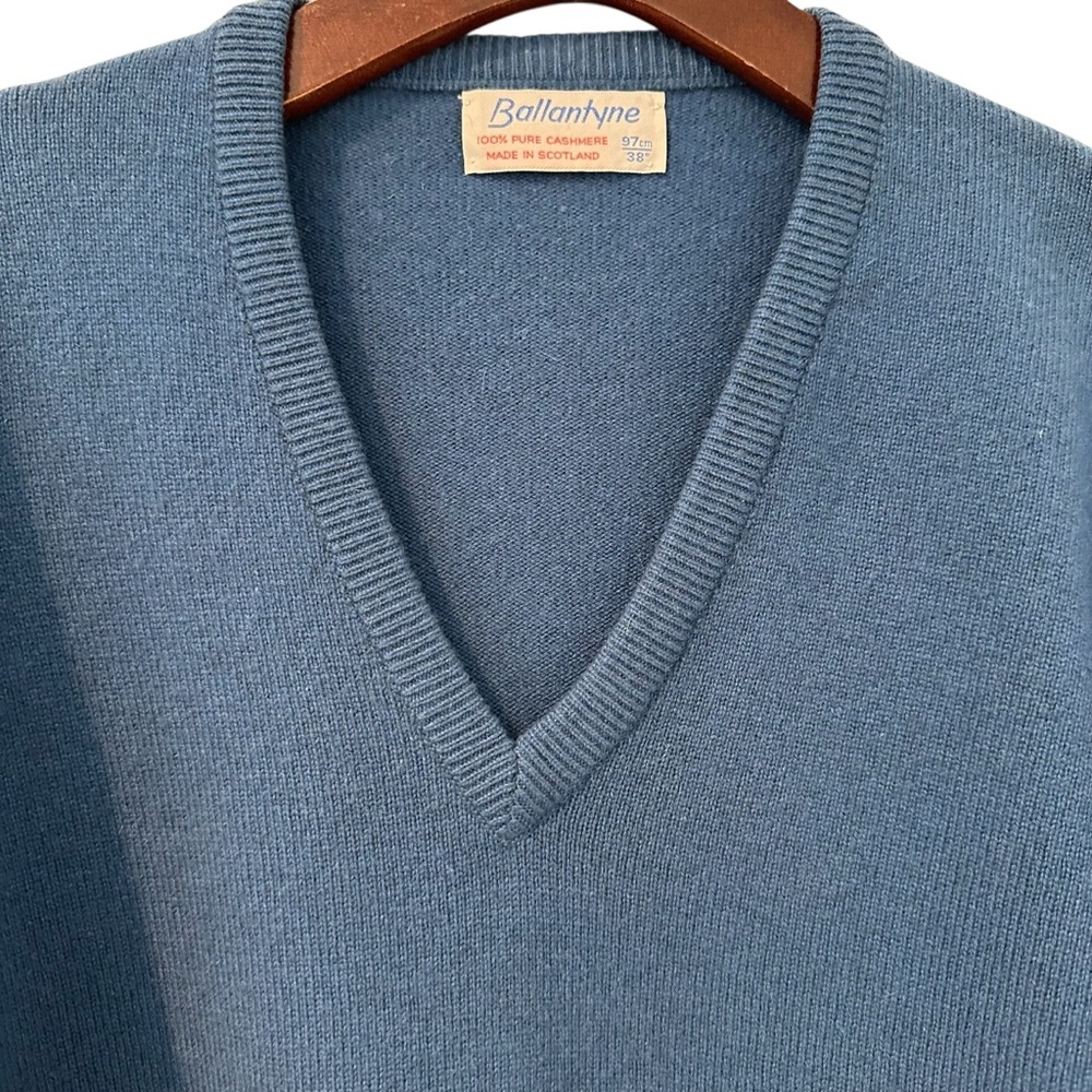 Ballantyne Scottish  Cashmere Royal Blue V-Neck Men's Sweater - Picture 3 of 7